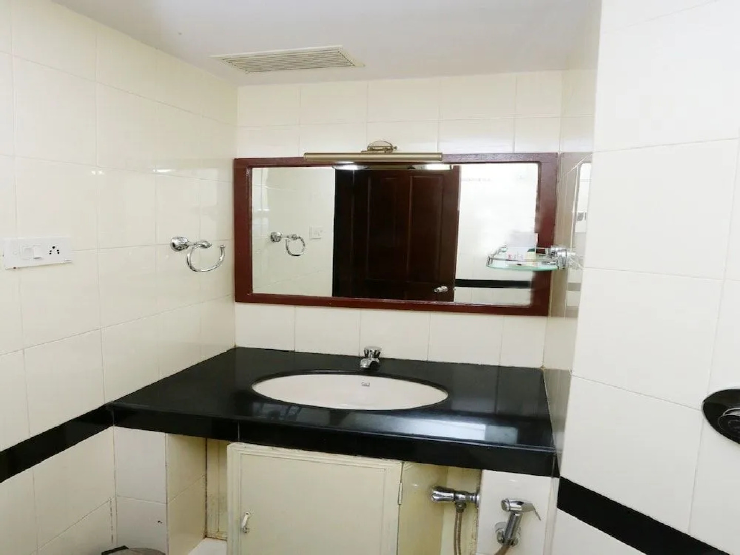 Oyo 22875 Deliza Residency