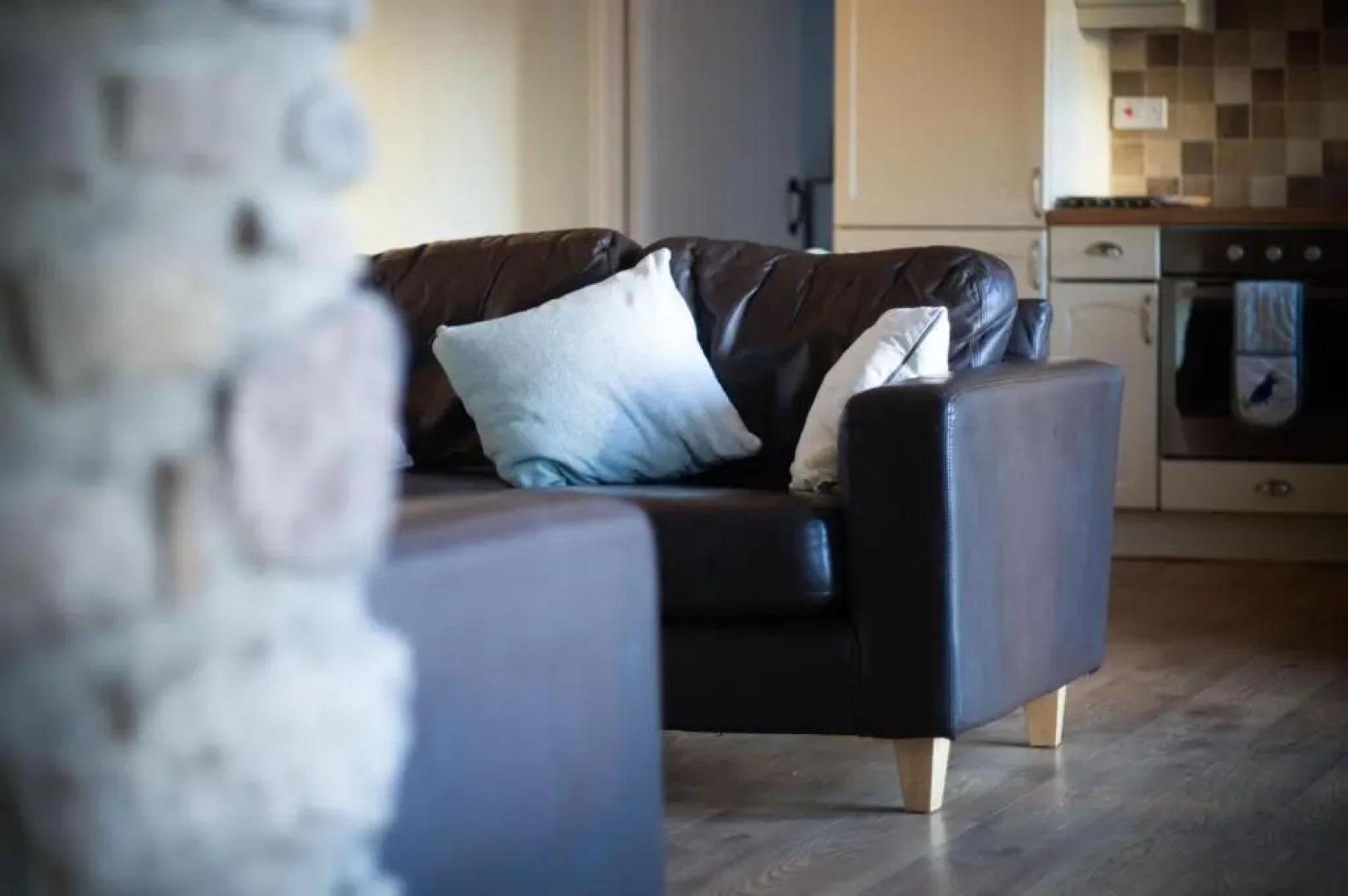 The Old Stables - 3 Bedroom Cottage - Angle