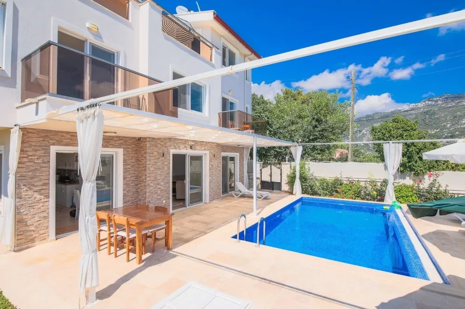 Villa Umut by Akdenizvillam