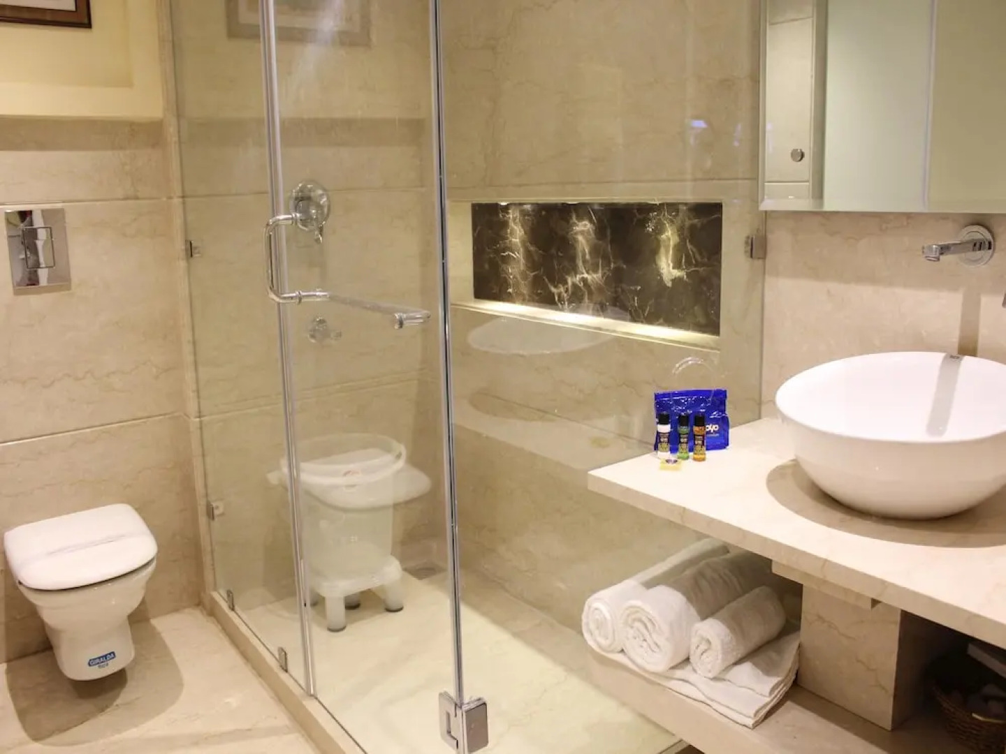 OYO 2637 Hotel Picasso Prive