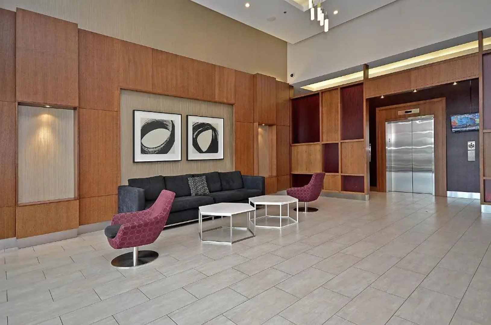 Royal Stays Furnished Apartments - Square One