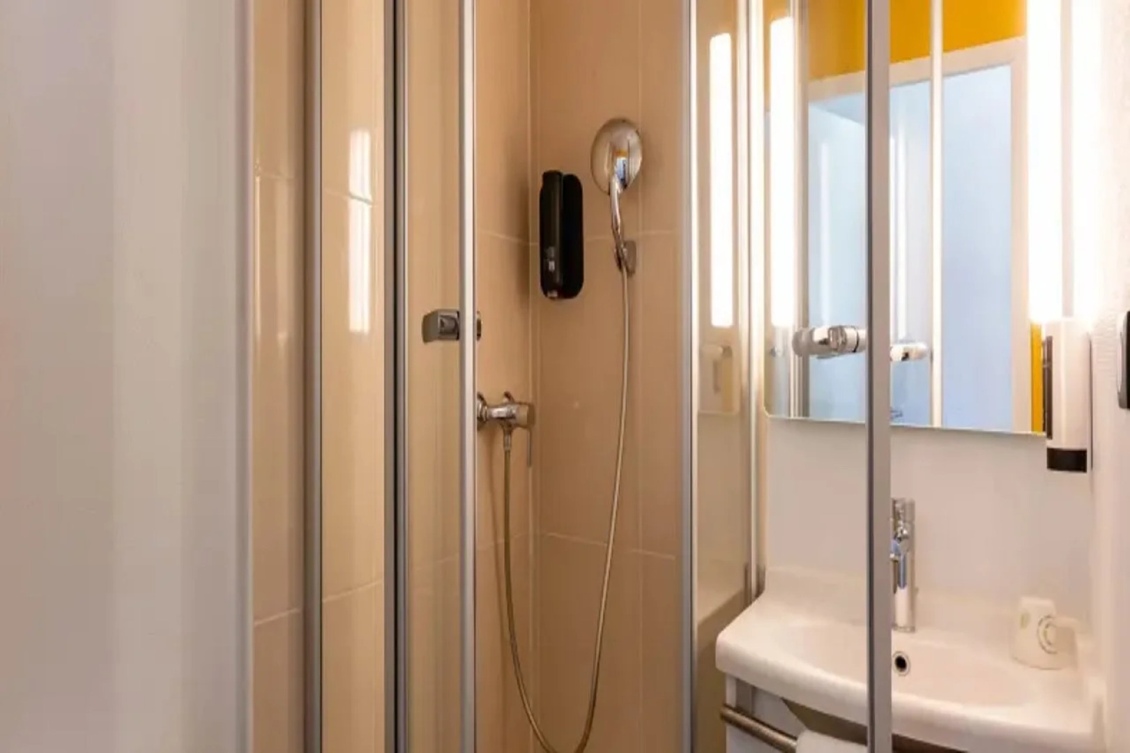 B&B HOTEL Grenoble Centre Verlaine