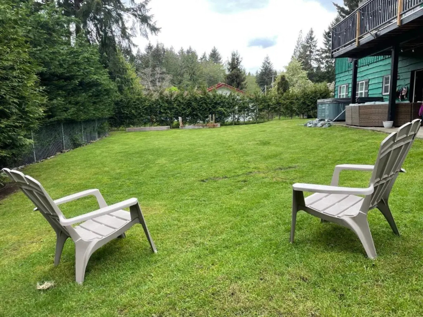 ⋆ 7 person Hot Tub and Fire Pit, Shawnigan Lake ⋆