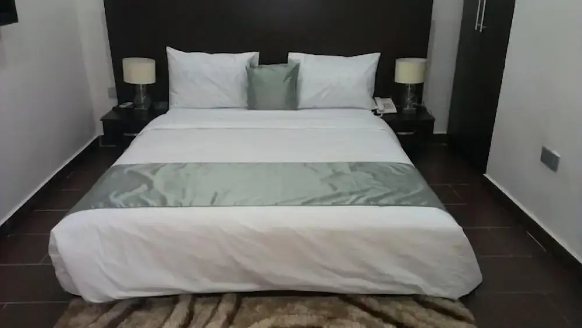 Rolak Hotel and Suites