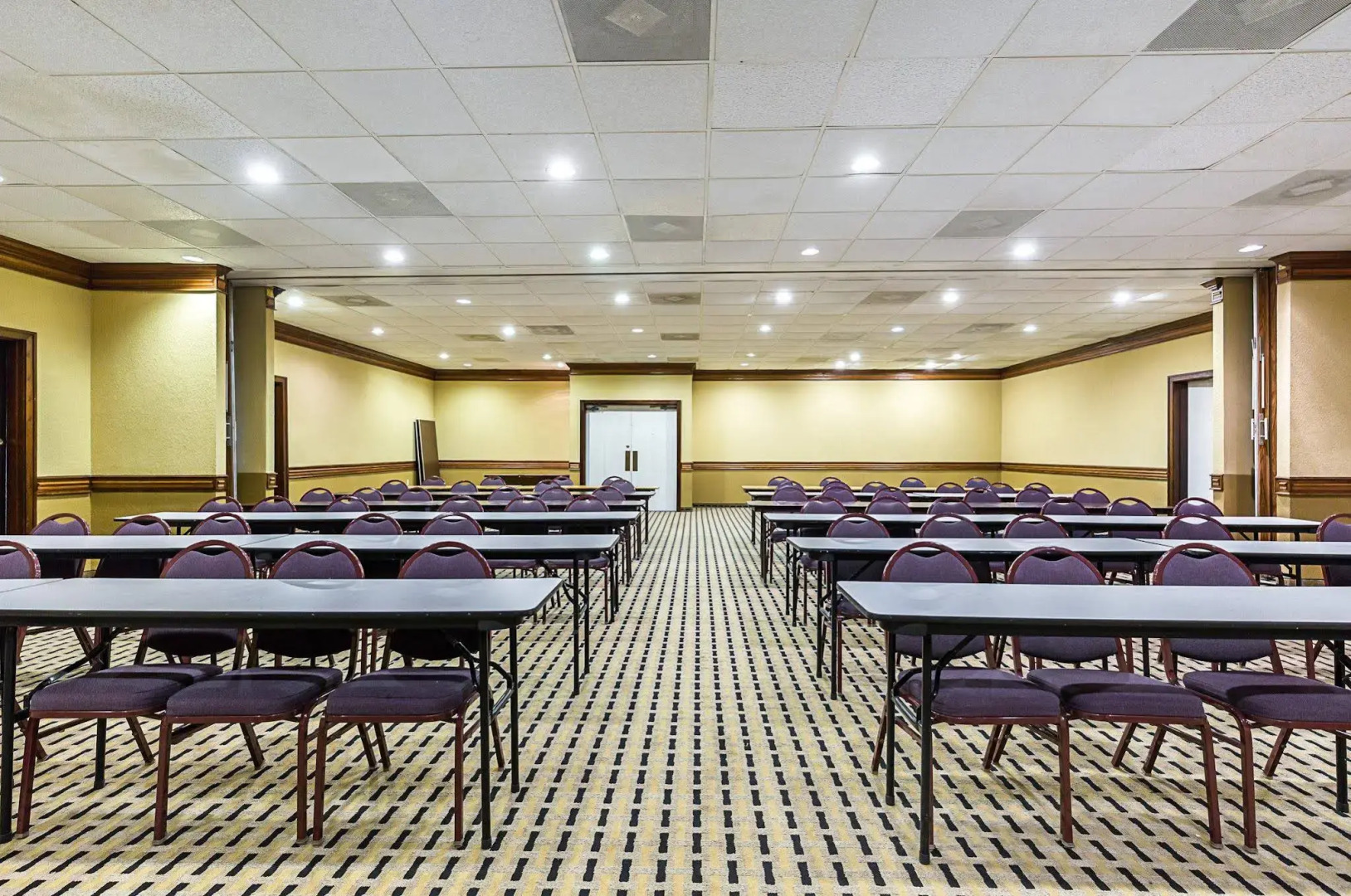 Clarion Pointe Lake Jackson - Clute