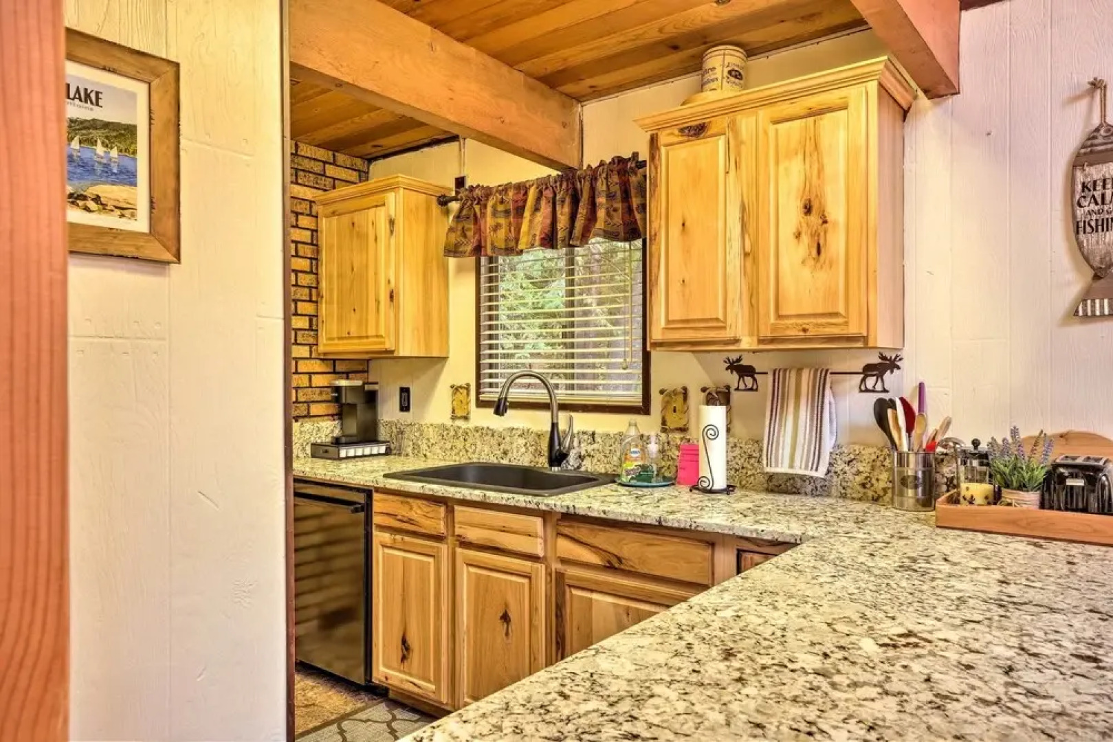 Twain Harte Mountain Cabin w/ Deck - 3 Mi to Dtwn