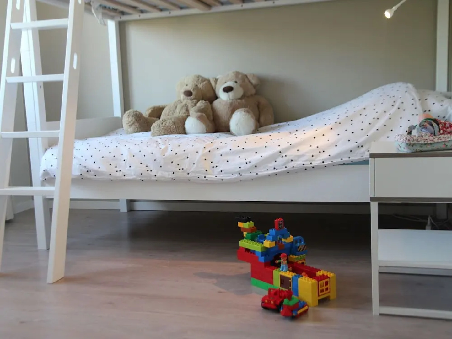 Splendid Holiday Home With Jetty, Waterfront Terrace, Garden