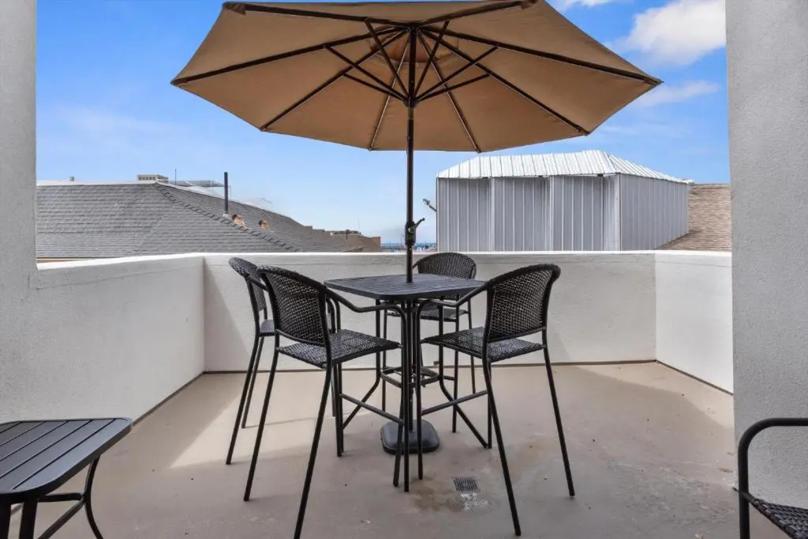 Beach House Inn & Suites