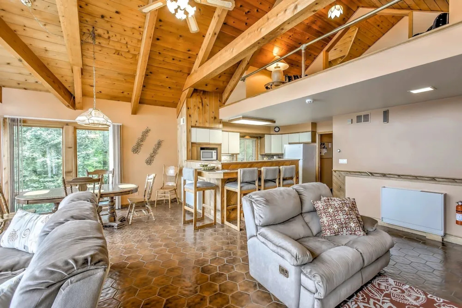 438midsu 4 Bedroom Home