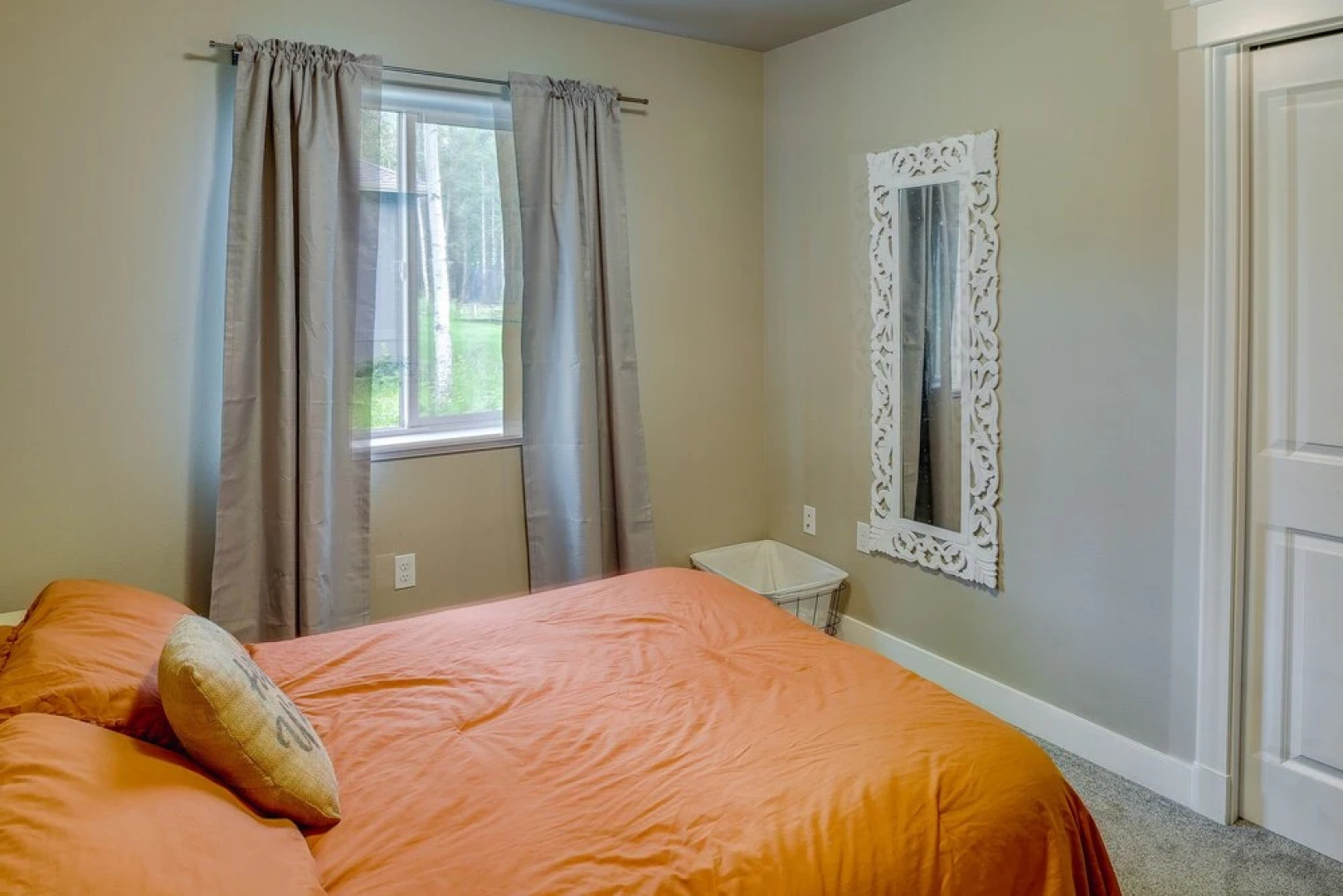 Charming Wasilla Getaway w/ Fireplace & Gas Grill!