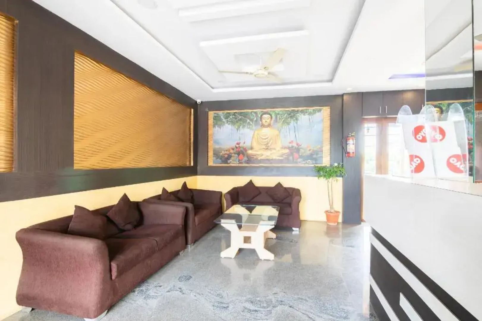 OYO 15965 Hotel Nandi Gateway