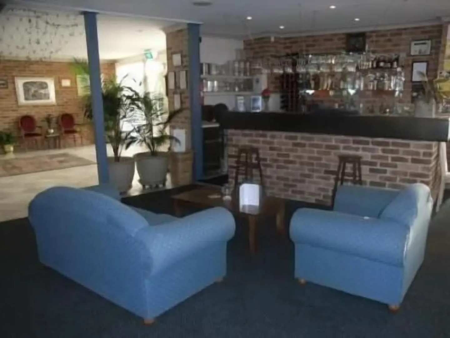 Lake Haven Motor Inn & Palms Restaurant