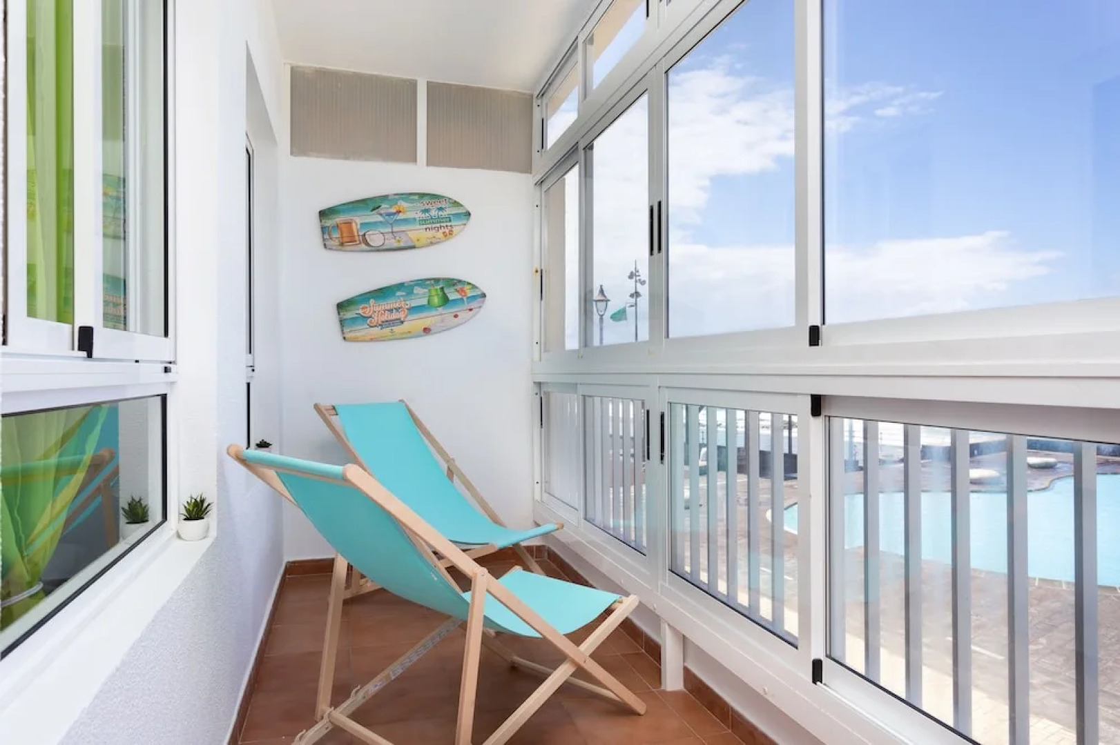 Frontline Bajamar with pool & gym