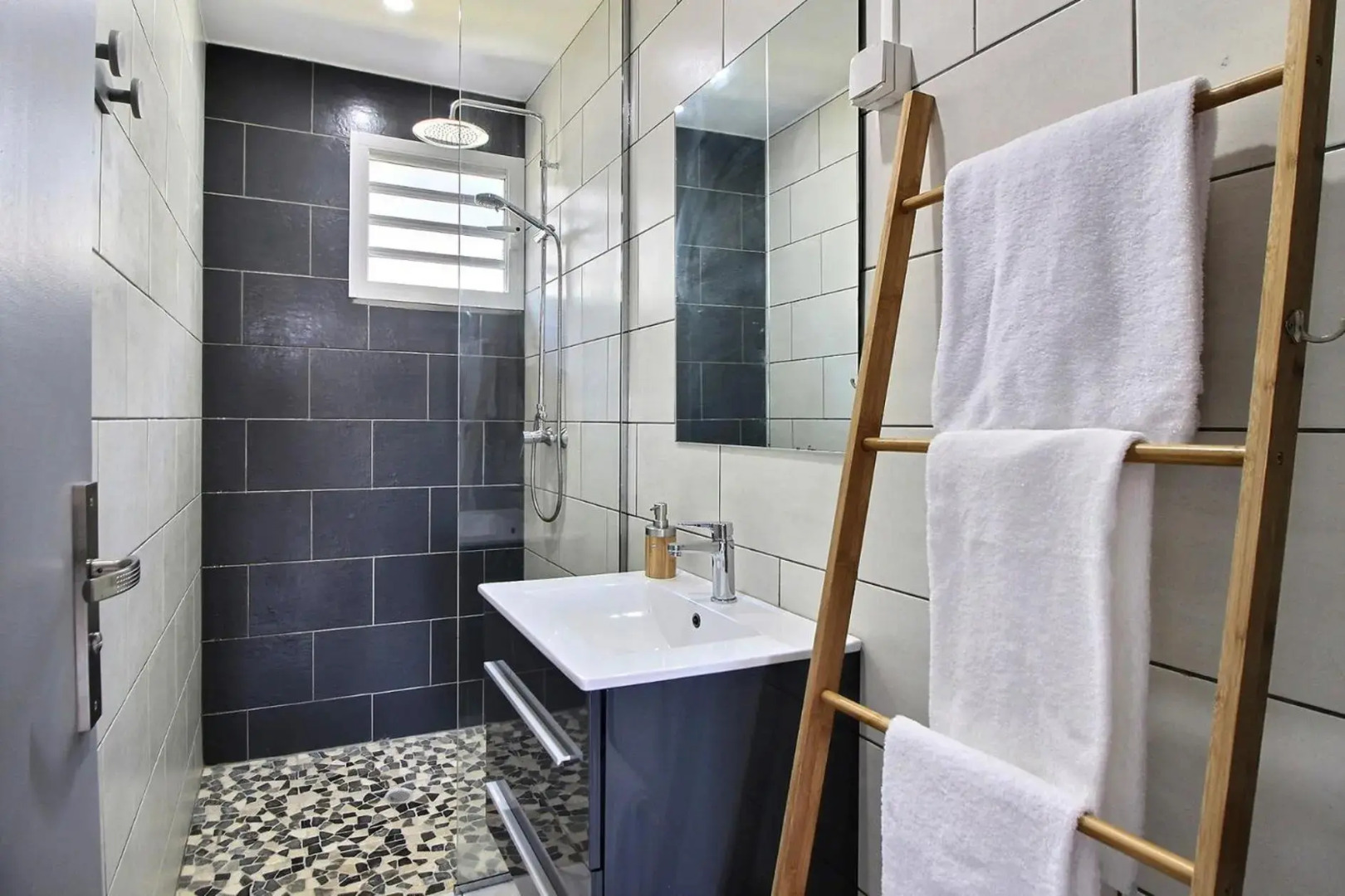 Villa Thomana, piscine, vue mer et plage à 100 m !