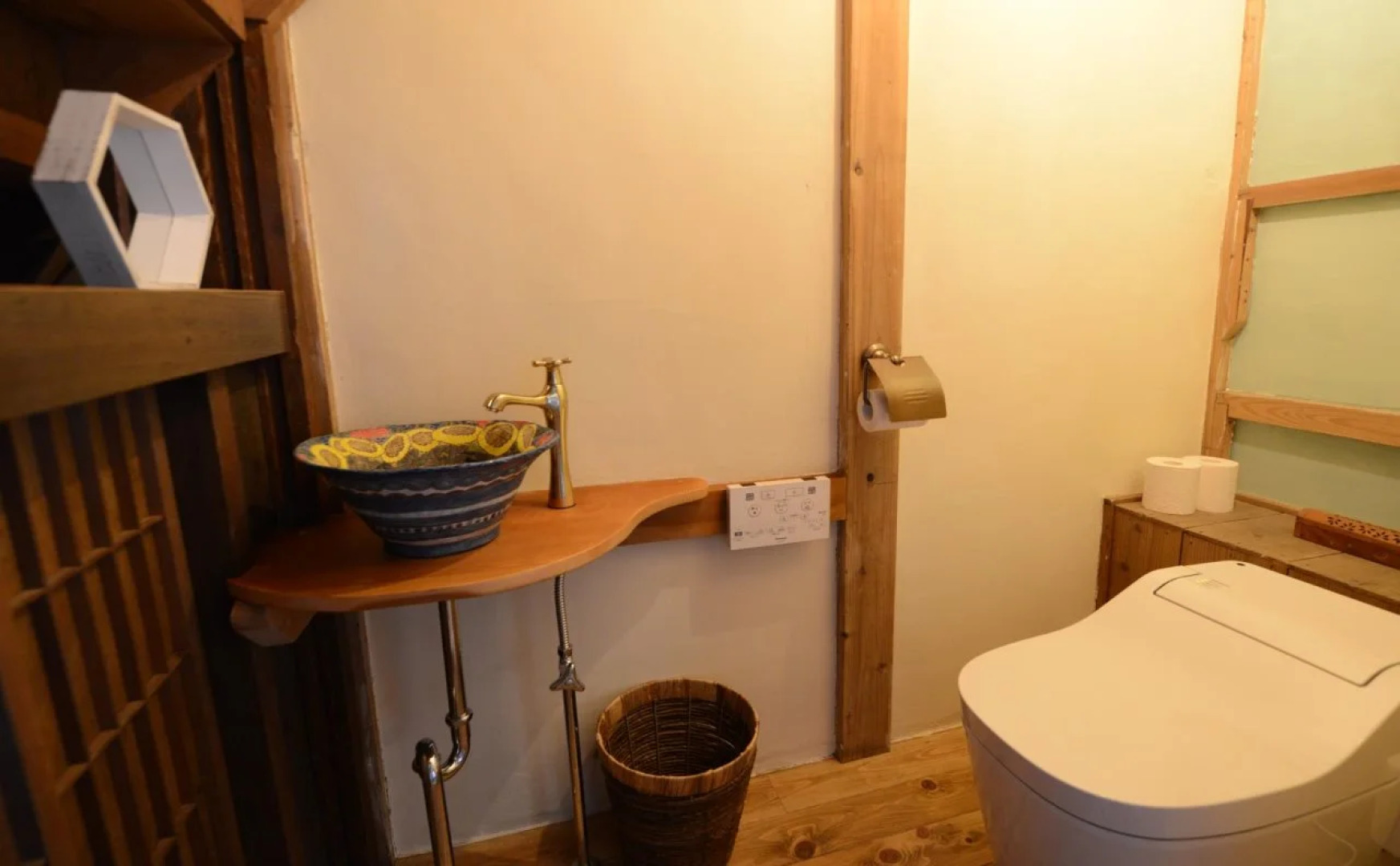 Taketa station hostel cue