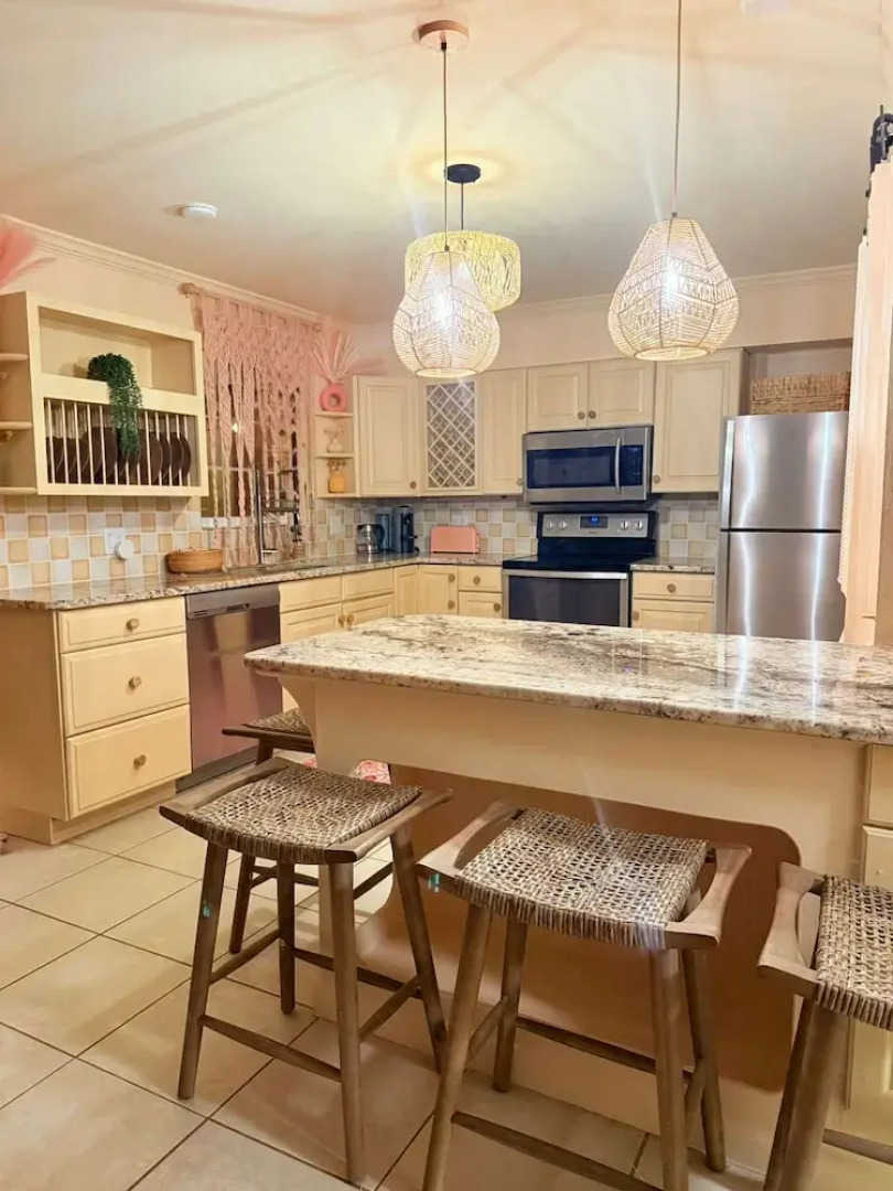 4 Bedroom Studio Luxury Suite