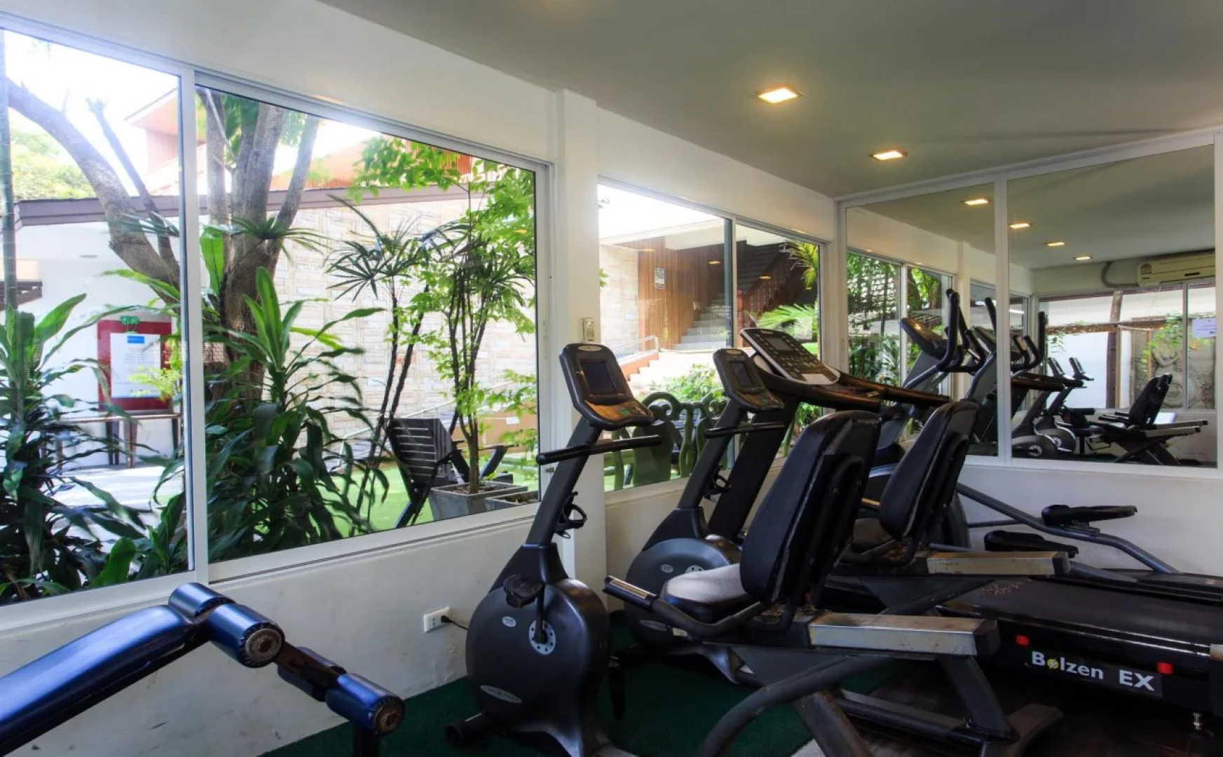 Chaweng Cove Beach Resort