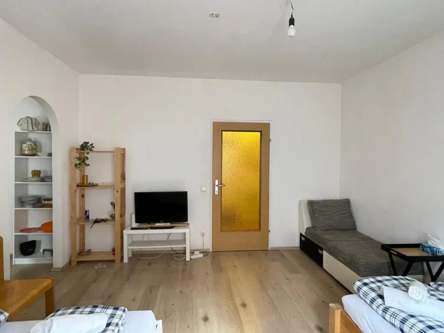 Hostel Lovely rooms in the city center of Villach, shared Bathroom, windows to corridor