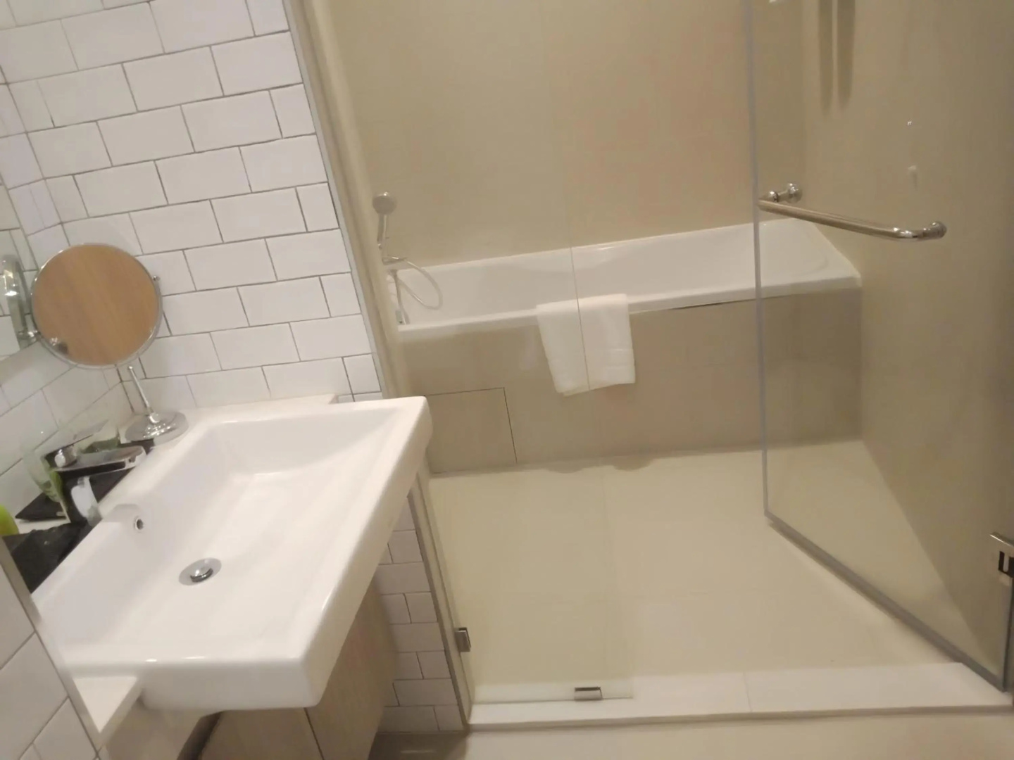 Oakwood hotel & Residence Sri Racha
