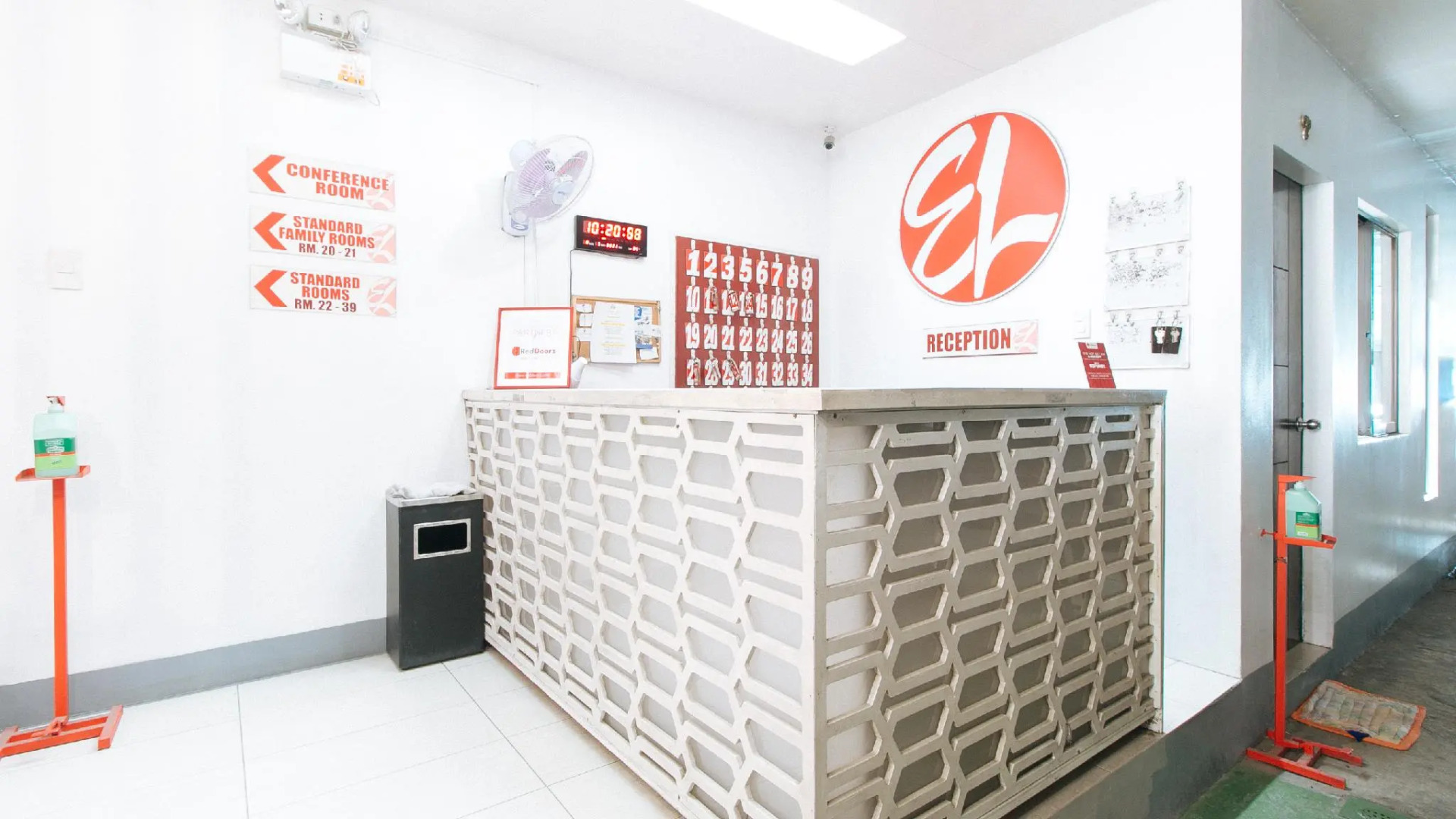 RedDoorz @ EL Highway Hotel Bulacan