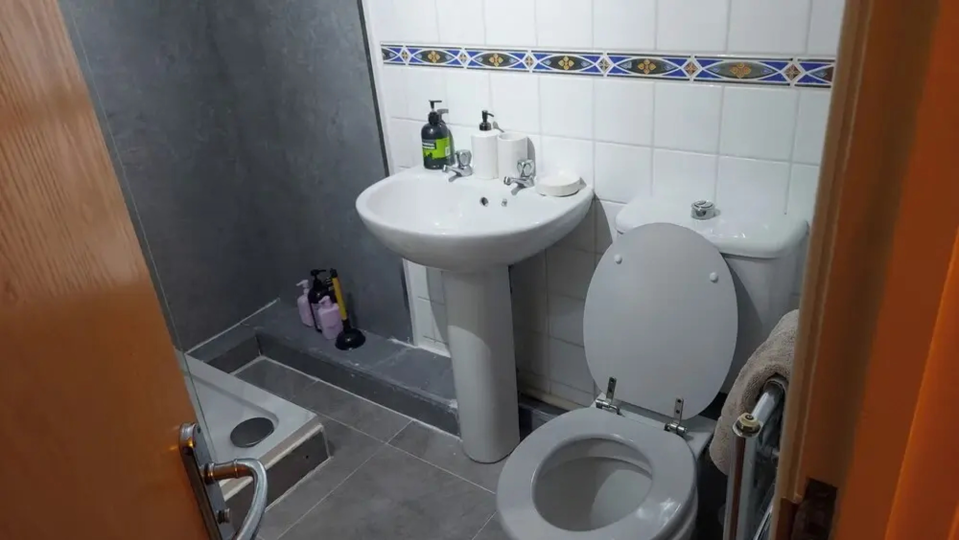 Malvern Cozy Apartment Retreat King bed & Sofa bed