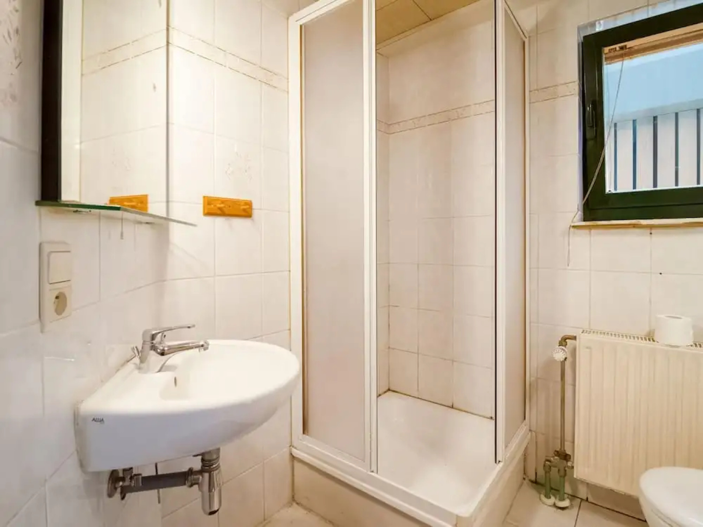 Cottage in Vaux-sur-sure With Garden