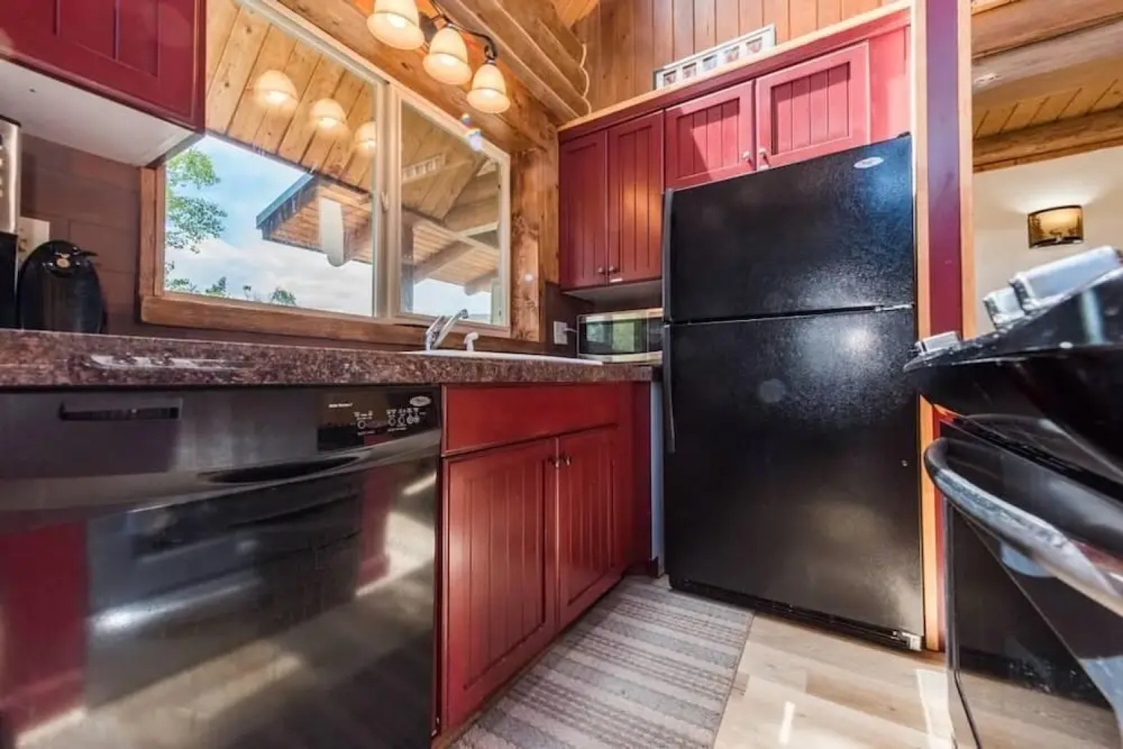 The Two Moose Inn - Luxury Log Cabin for Families!