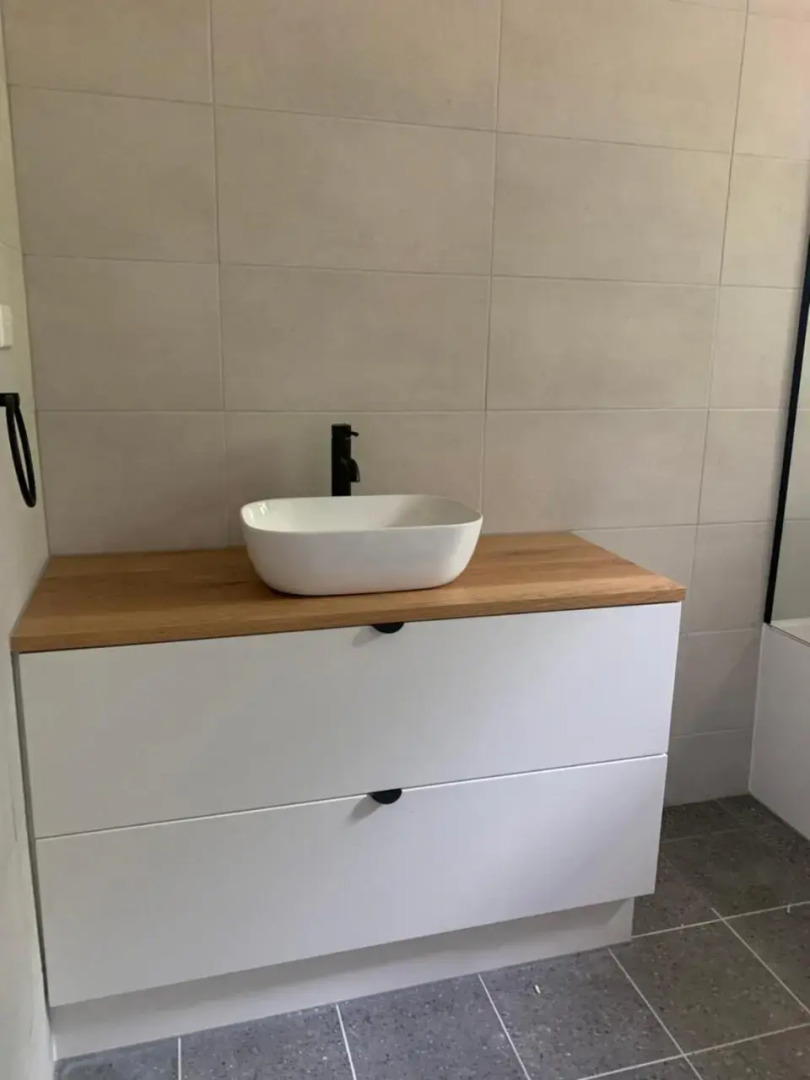 Tropical getaway with private pool 100m from beach