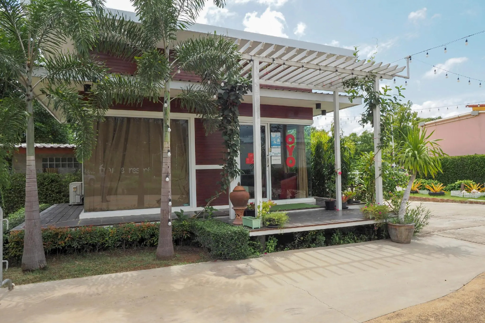 OYO 75339 Full Frame Resort (Vaccinated Staff)