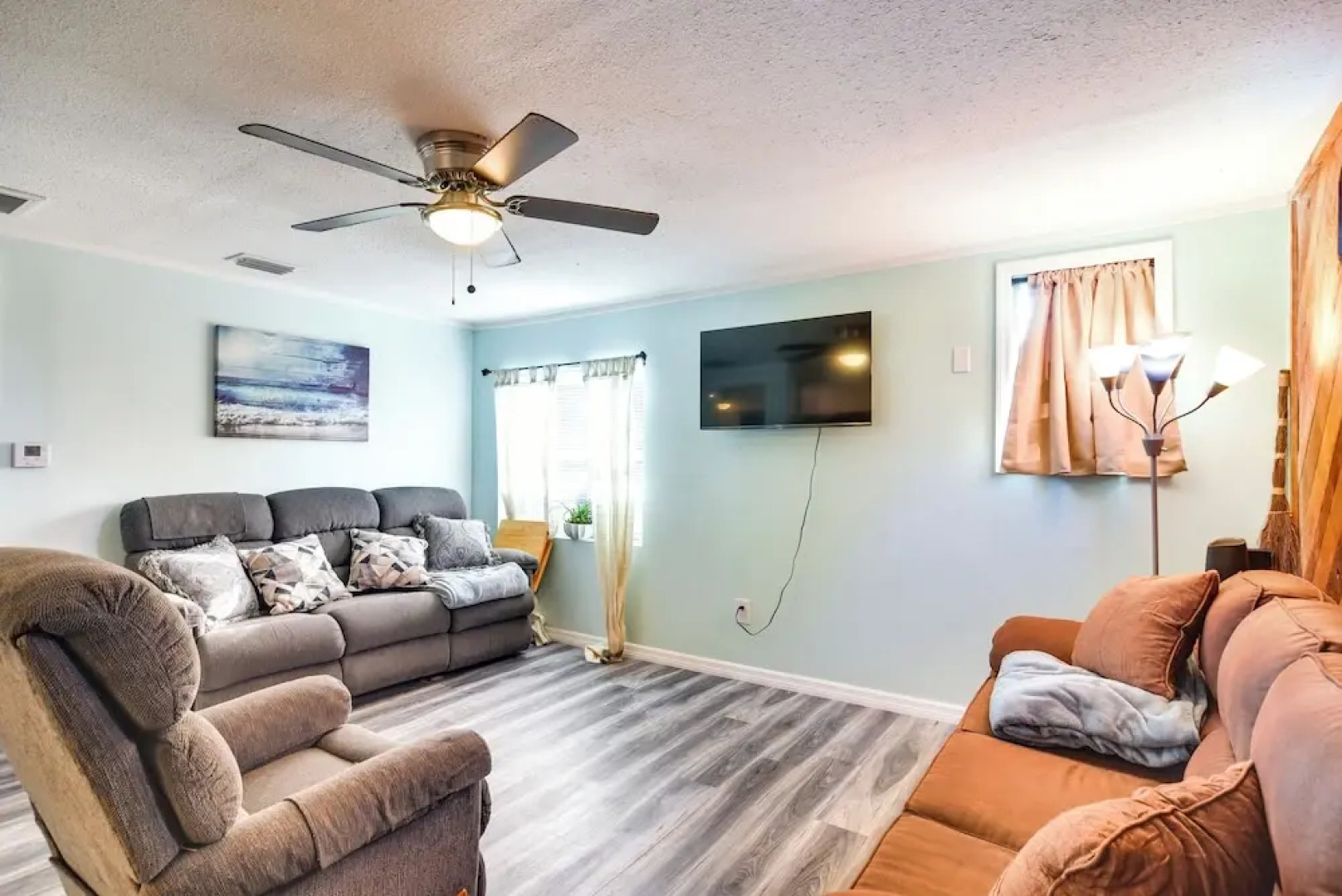 Remodeled Seminole Apt + Yard: 3 Mi to Beach!