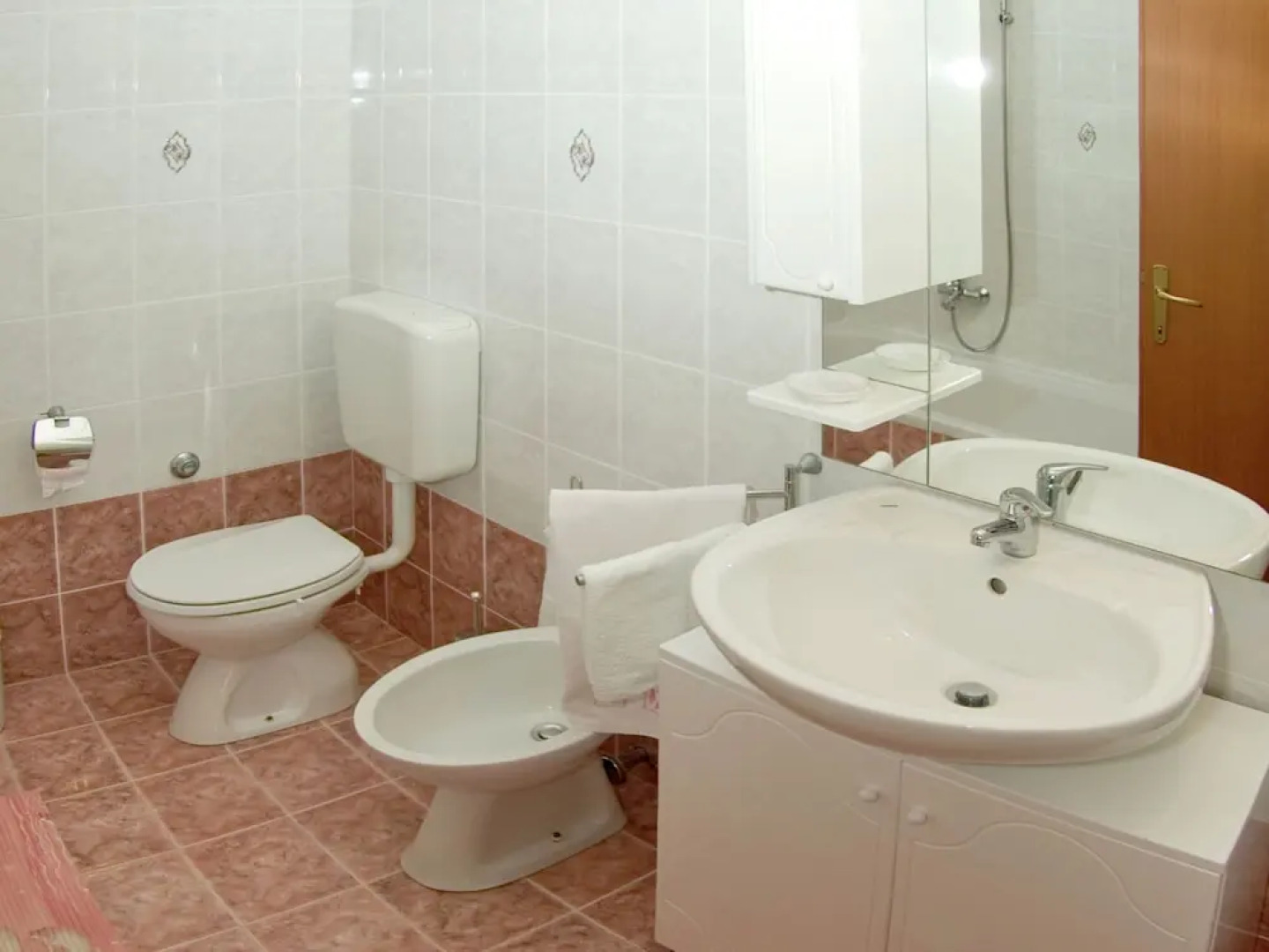 Spacious and Comfortable House With Beautiful Garden Near Tar and Beach 900 m