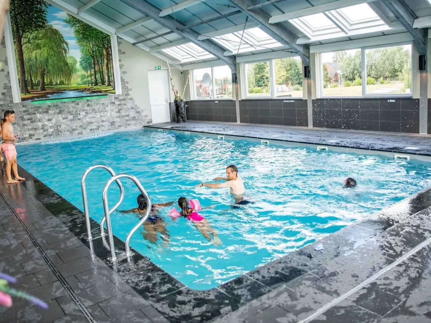 Comfortable Chalet in a Holiday Park