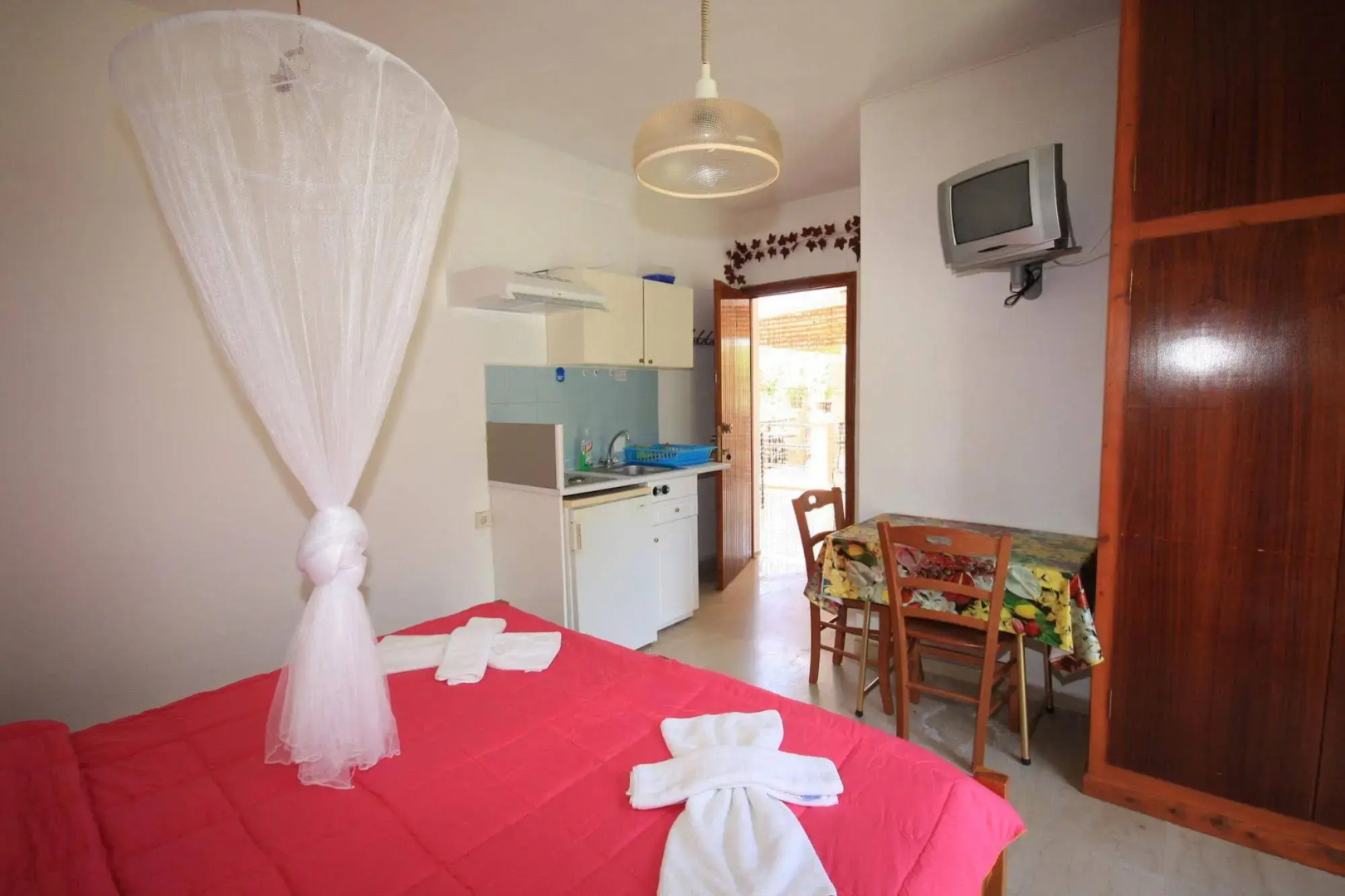 Kostas Apartments & Studios