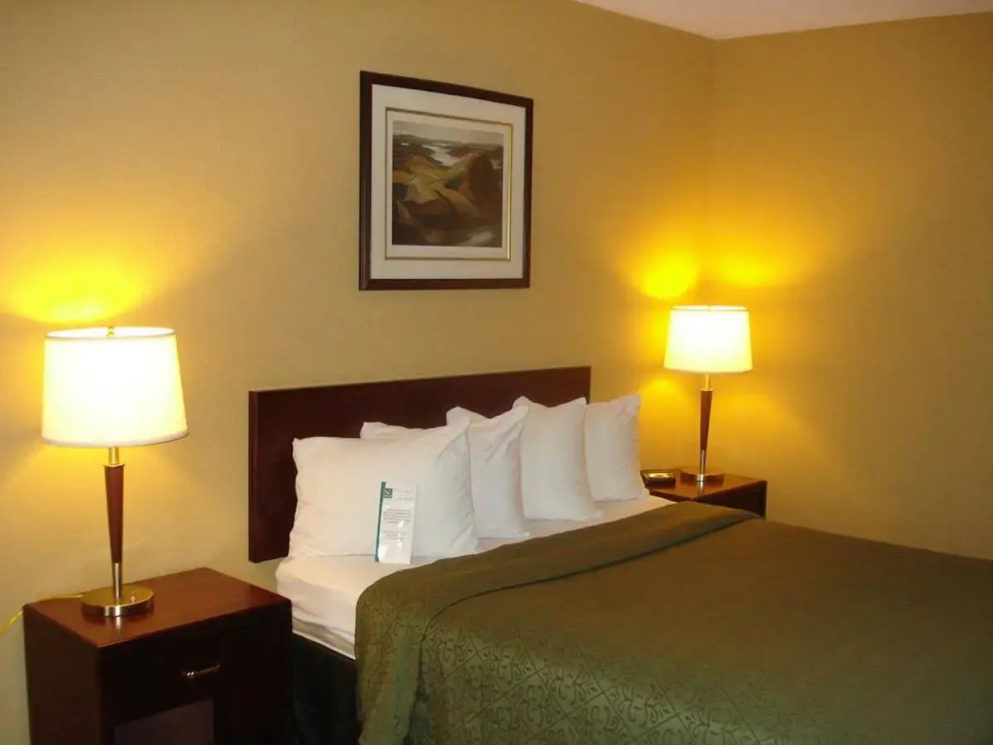 Jolly Roger Inn & Resort