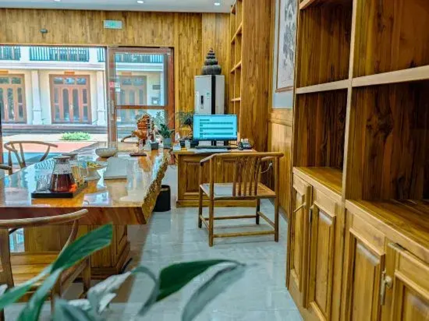 Mengla Liangqi Yunshe Business Hotel