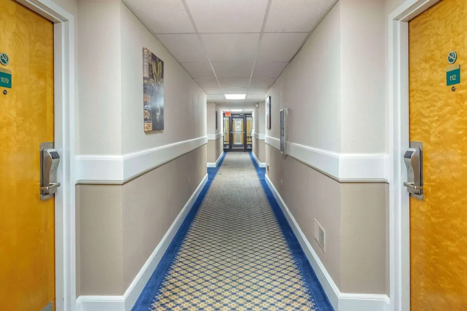 Econo Lodge & Suites