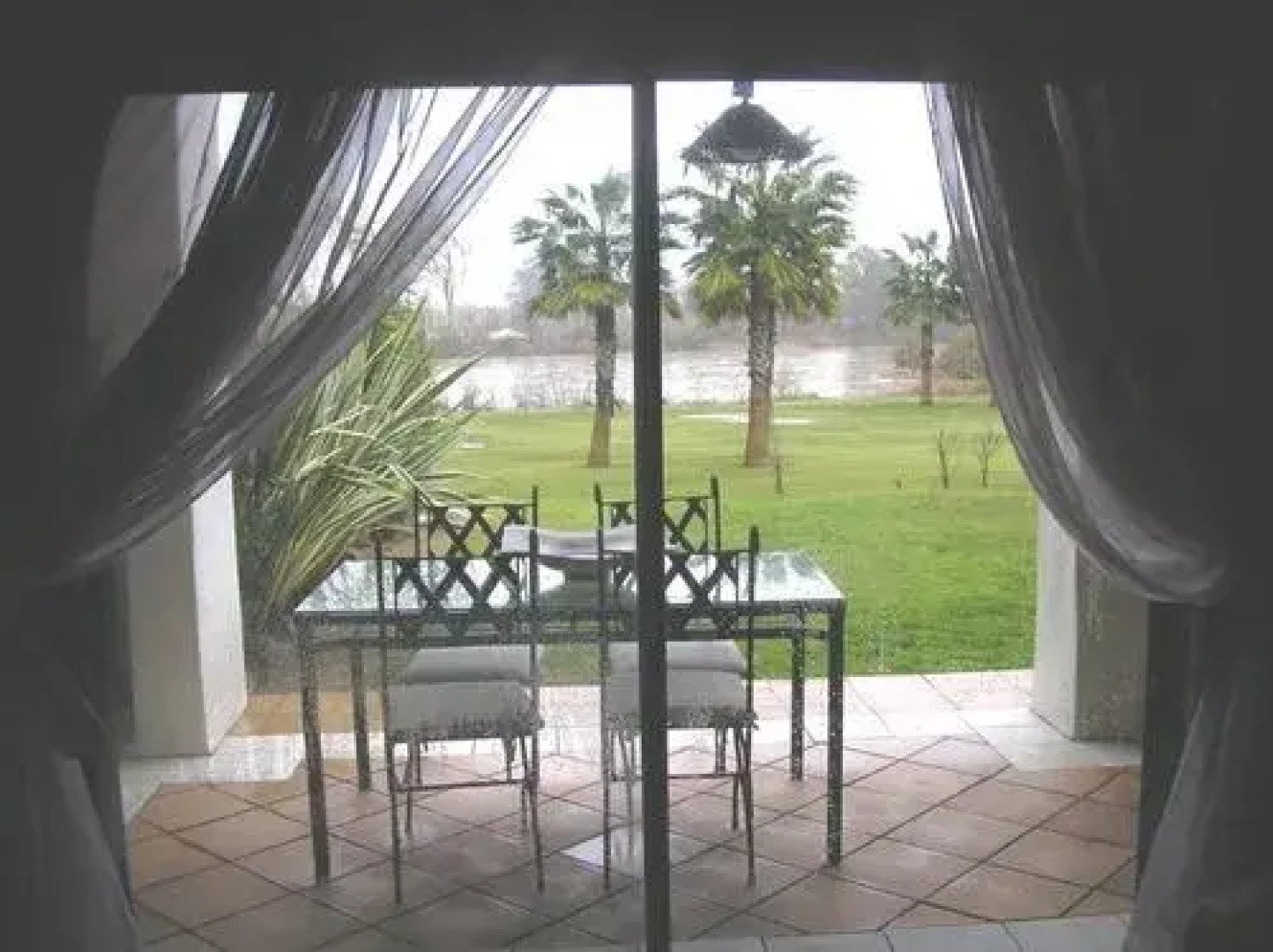 Sotogrande piscina gimnasio padel vistas al rio by Lightbooking