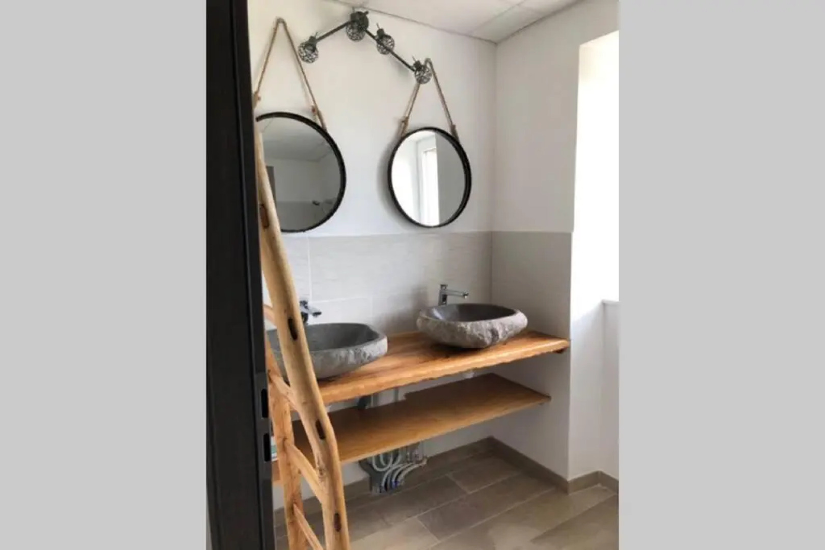 Maison de charme avec piscine couverte et 9000m2