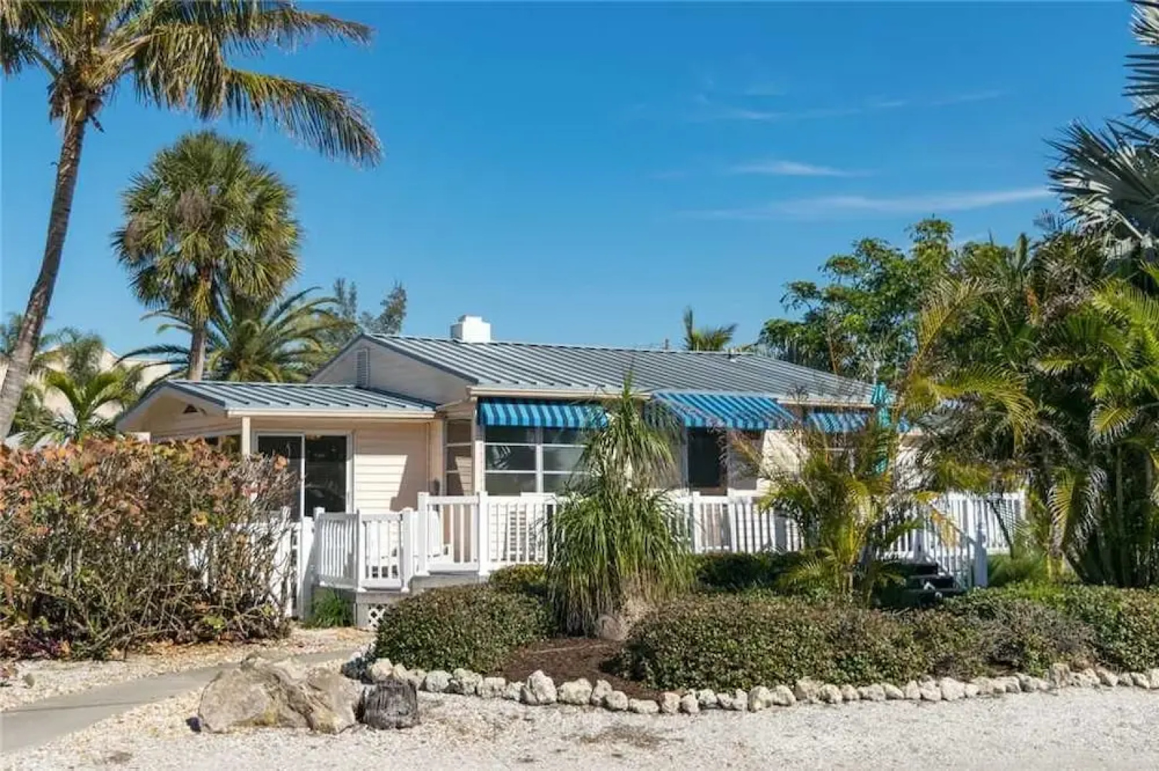 Anna Cabana Beach House by RedAwning