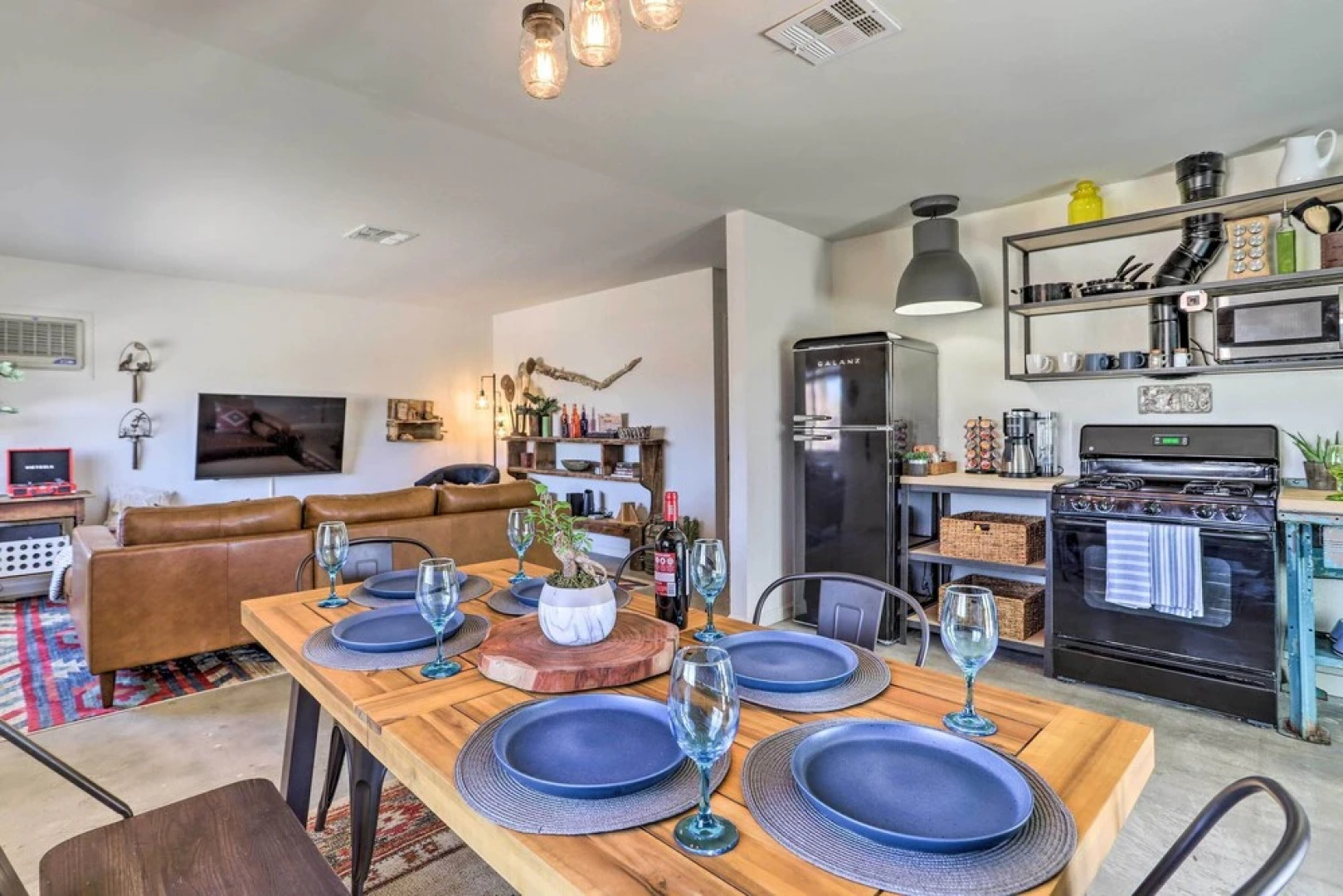 Indie-eclectic Desert Home w/ Hot Tub + Patio