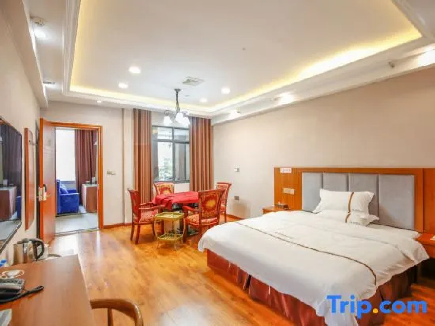 Yuechi Jintai Business Hotel