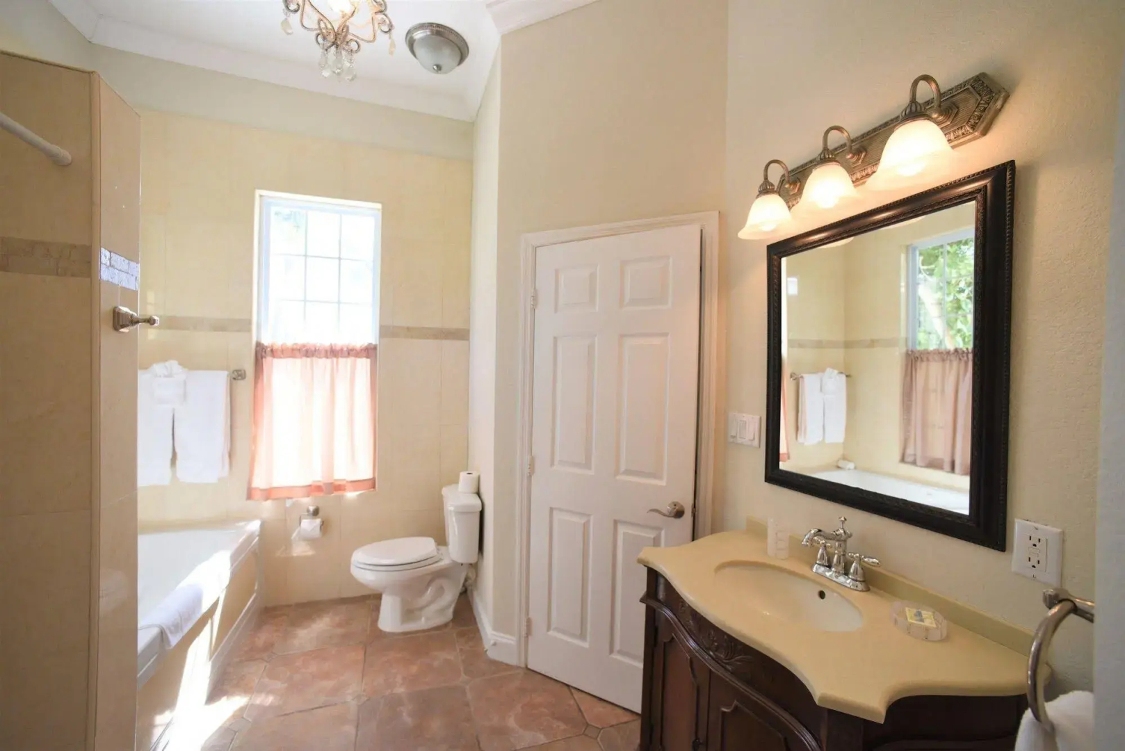 Shangri-La Boutique Bed & Breakfast