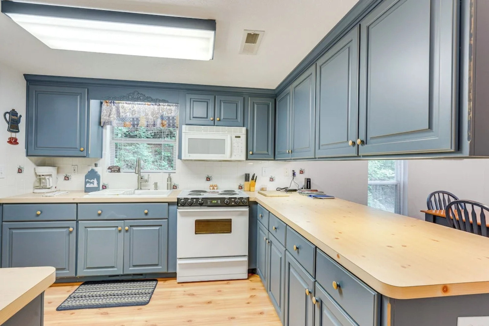 Secluded Cabin w/ Porch - 7 Miles to Lake Chatuge!