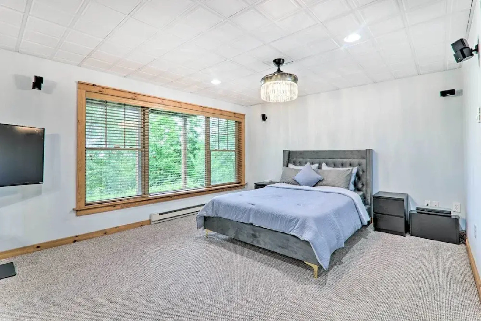 Modern Camelback Mountain Home: 1/2 Mi to Skiing!