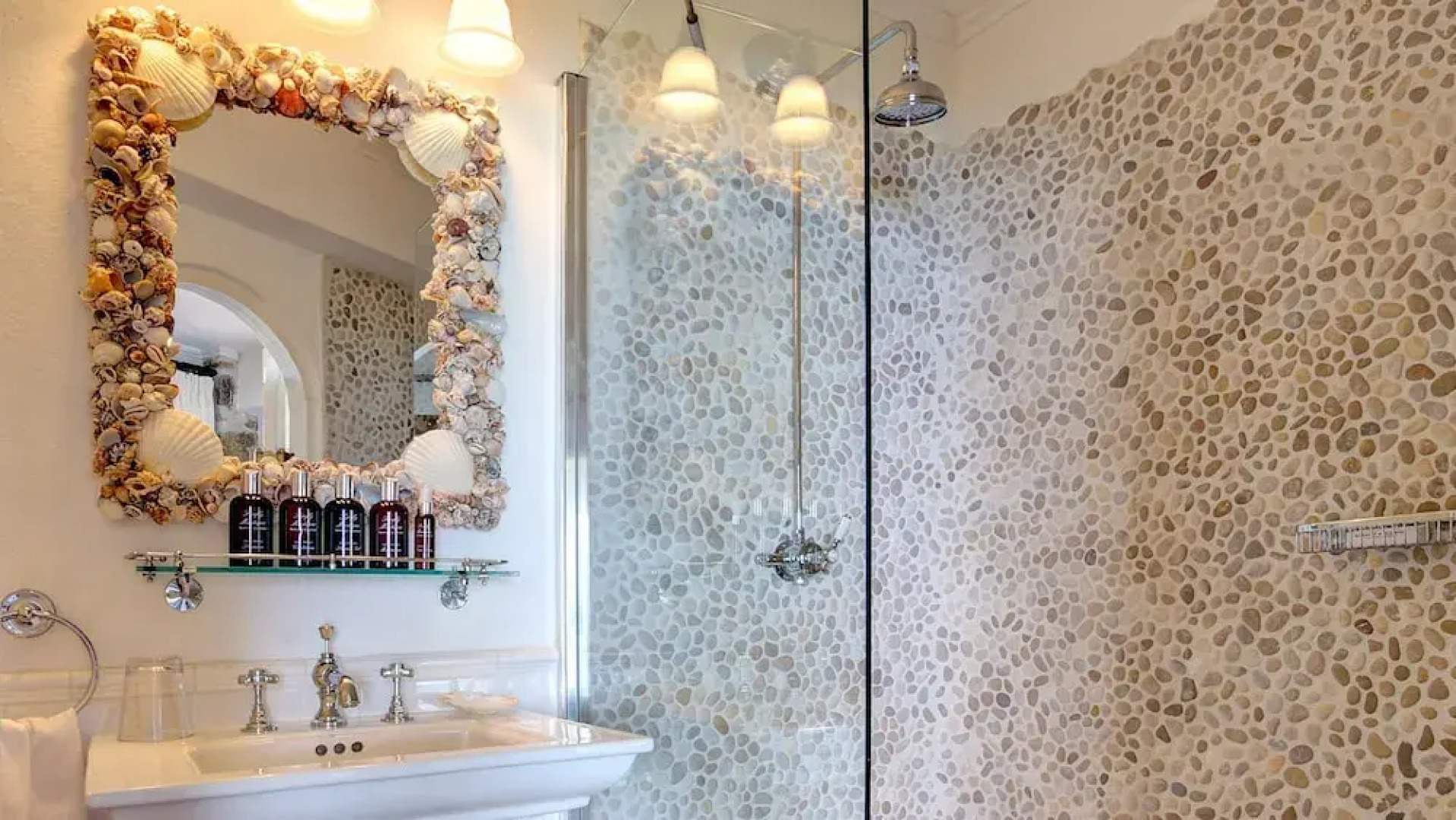 FireFly Hotel Mustique