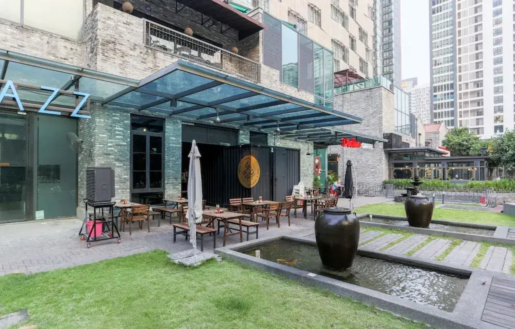 Luzzeri Suite Empire Damansara