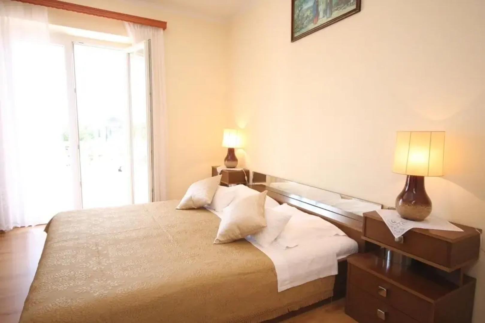 Nikola 1 - Free Parking - SA1