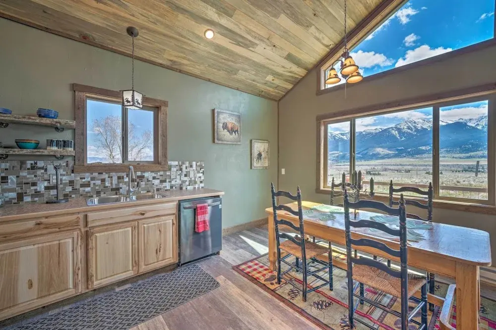 Mtn-view Cabin 40 Mi to Yellowstone Ntl Park!