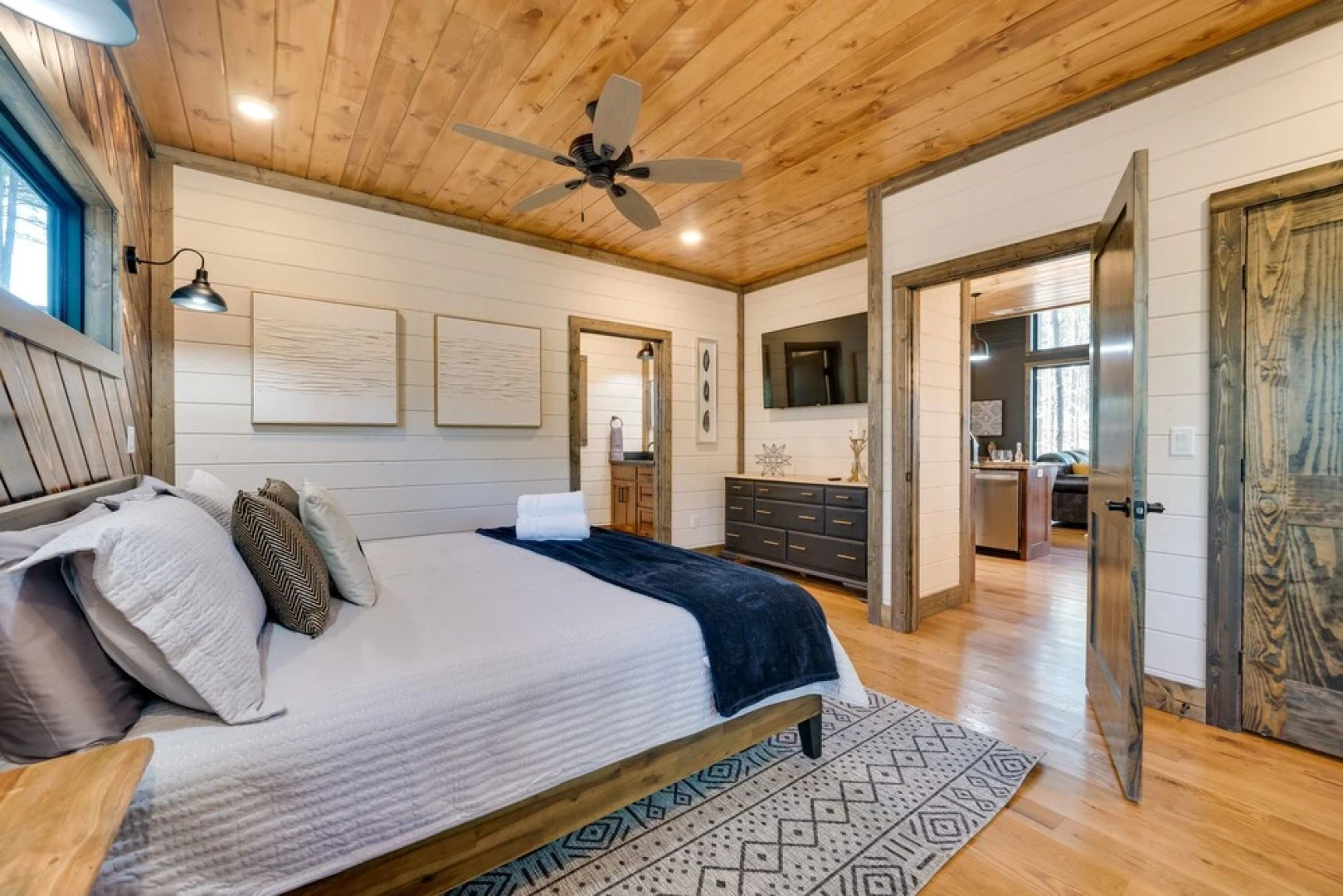 Serene Broken Bow Cabin w/ Hot Tub & Fire Pit!