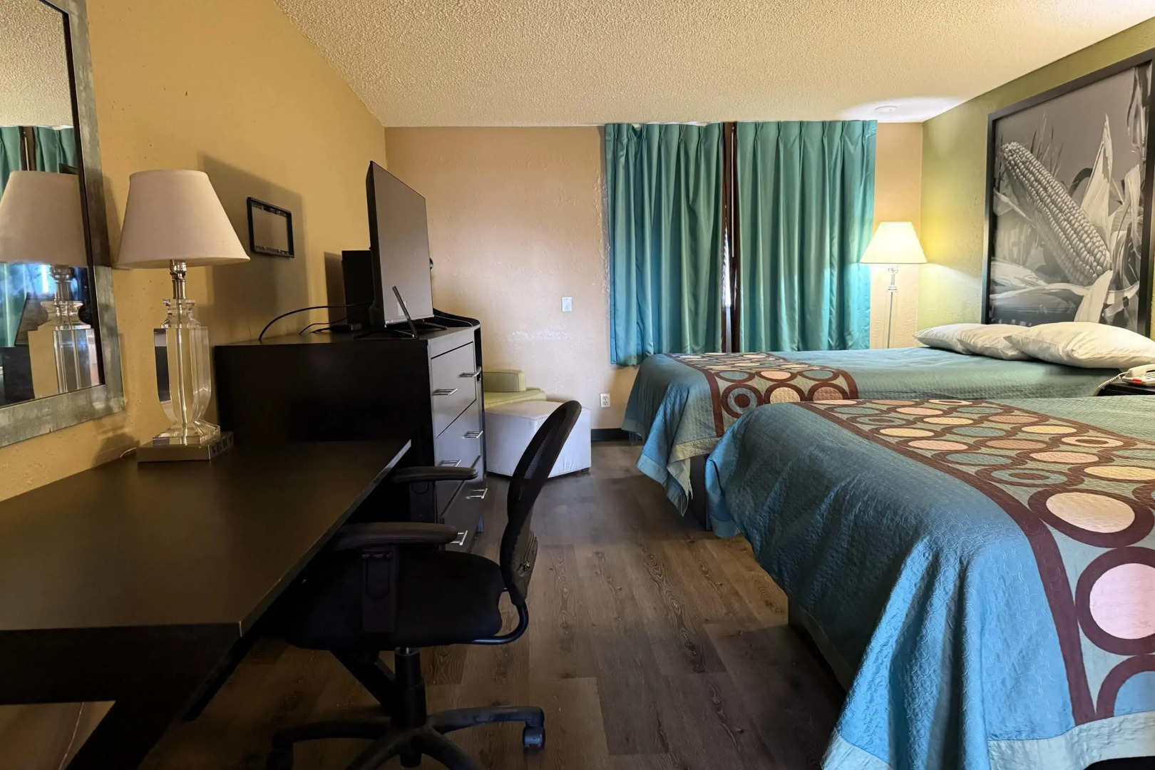 Super 8 by Wyndham Mendota I-39